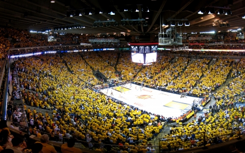 crowd at oracle arena